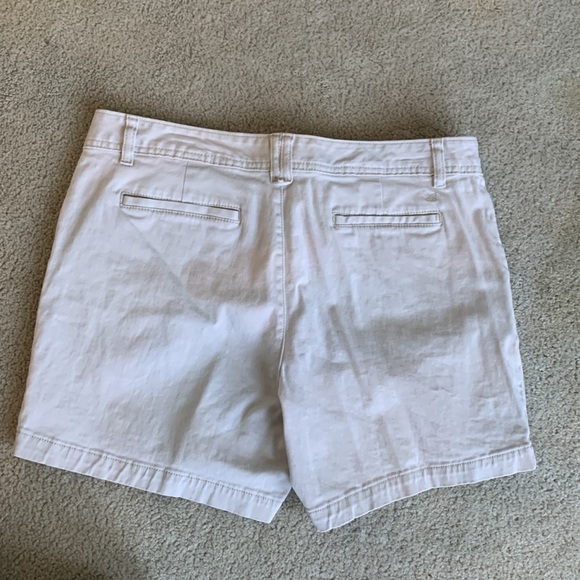 Eddie Bauer Khaki Tan Slightly Curvy Shorts Size 12 - Picture 2 of 6